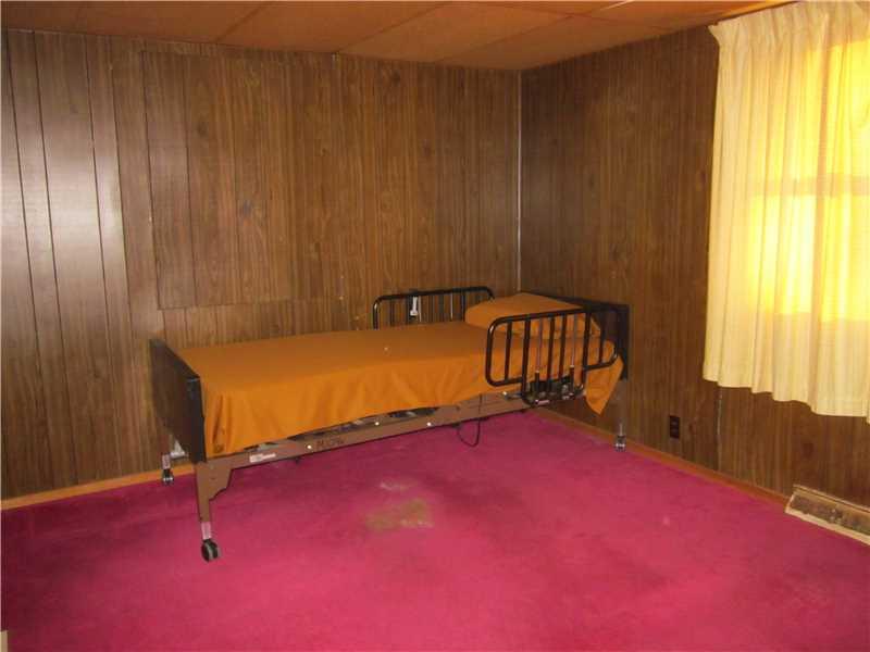 14 Burger Road Cheswick, PA 15024 - Photo 6 of 11 Bedroom.
