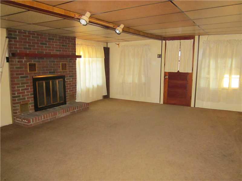 14 Burger Road Cheswick, PA 15024 - Photo 8 of 11 Family Room.