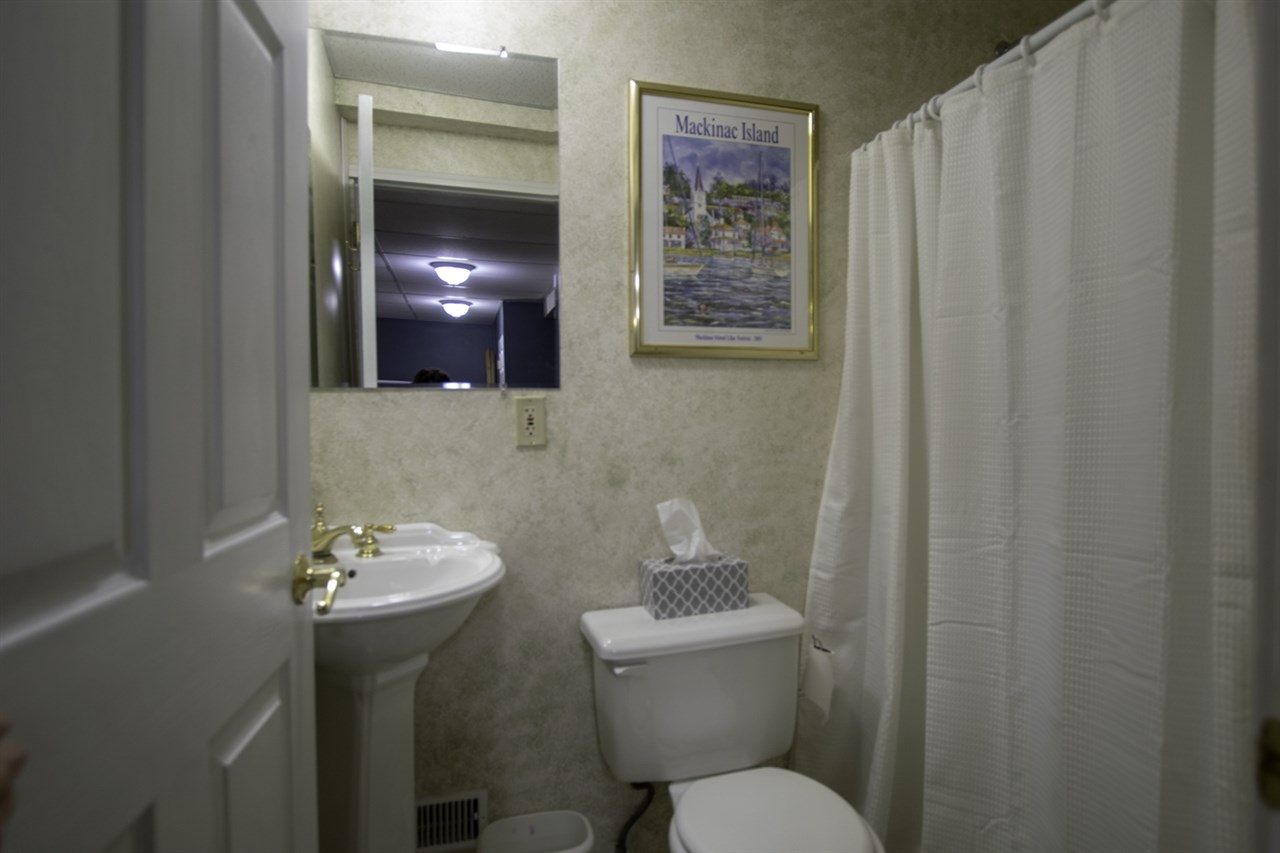 7302 East Birch Point Road Traverse City, MI 49684 - Photo 31 of 50 1867305-30.JPG