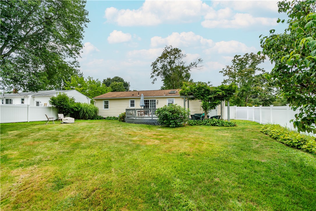 43 Topaz Road Warwick, RI 02818 - Photo 5 of 8 Gallery Image 5