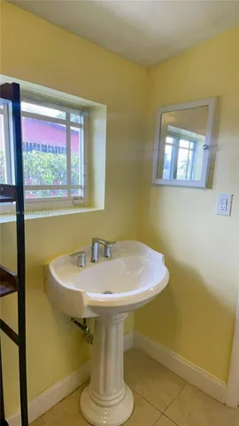 $1,400 | 3715 Northwest 194th Street, Miami Gardens, FL 33055