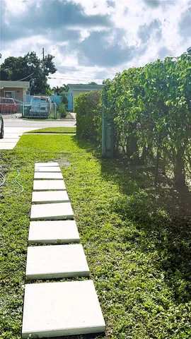 $1,400 | 3715 Northwest 194th Street, Miami Gardens, FL 33055