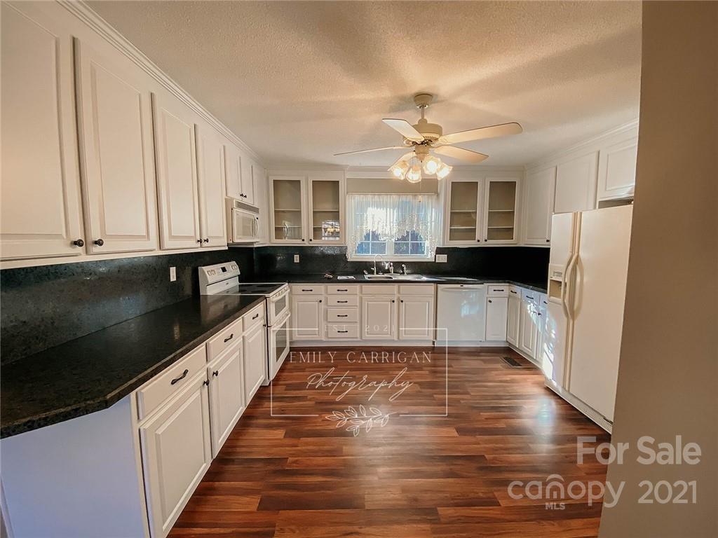8800 Hambright Road Huntersville, NC 28078 - Photo 3 of 21 Gallery Image 3