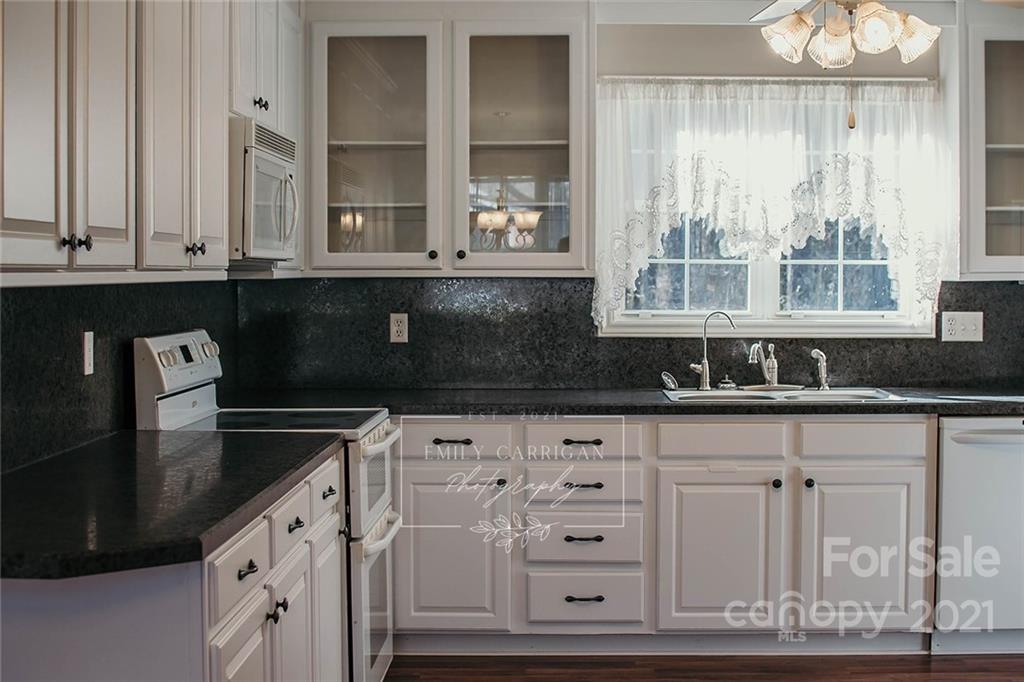8800 Hambright Road Huntersville, NC 28078 - Photo 4 of 21 Gallery Image 4