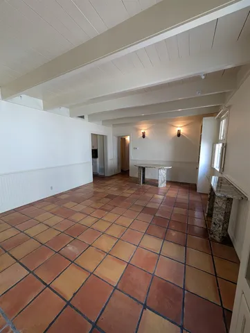 a view of empty room with windows