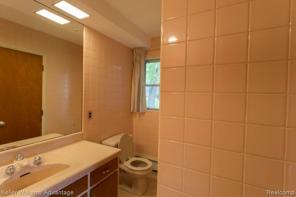 16370 Rougeway Street Livonia, MI 48154 - Photo 22 of 28 Rougeway_16370-25.jpg