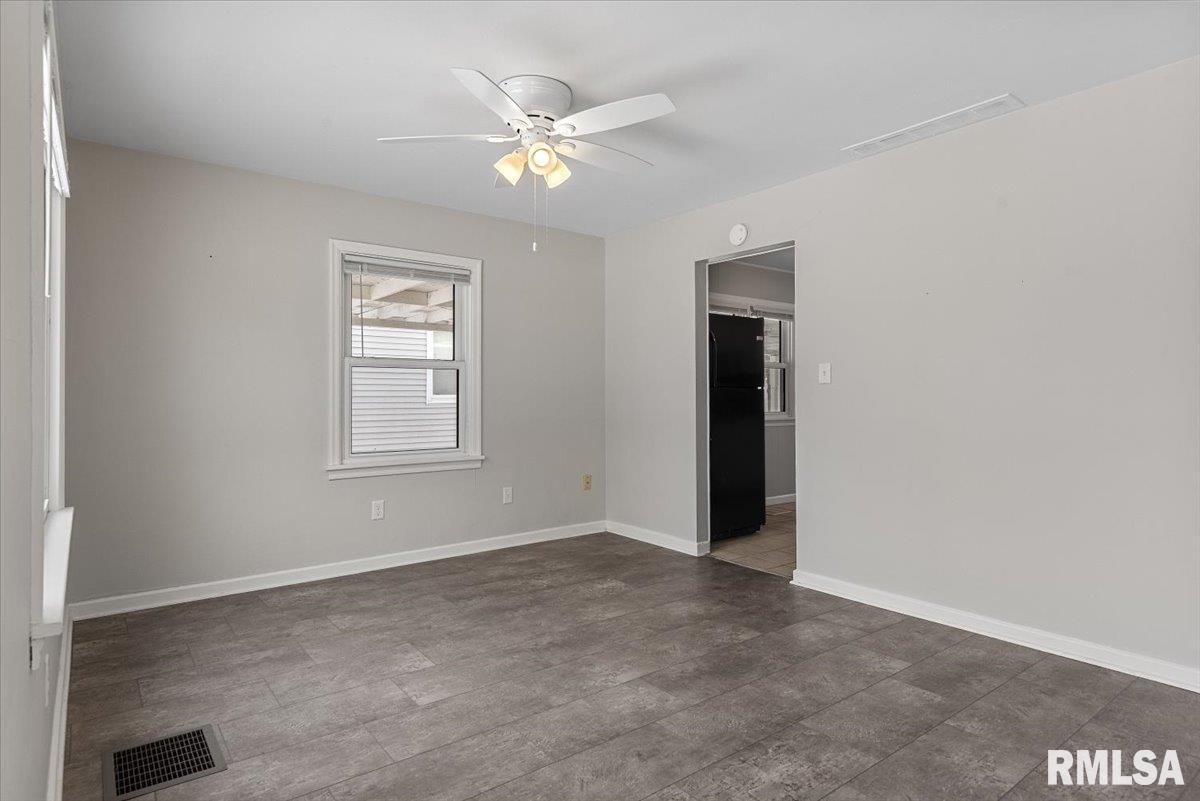 3012 Louise Lane Springfield, IL 62702 - Photo 3 of 24