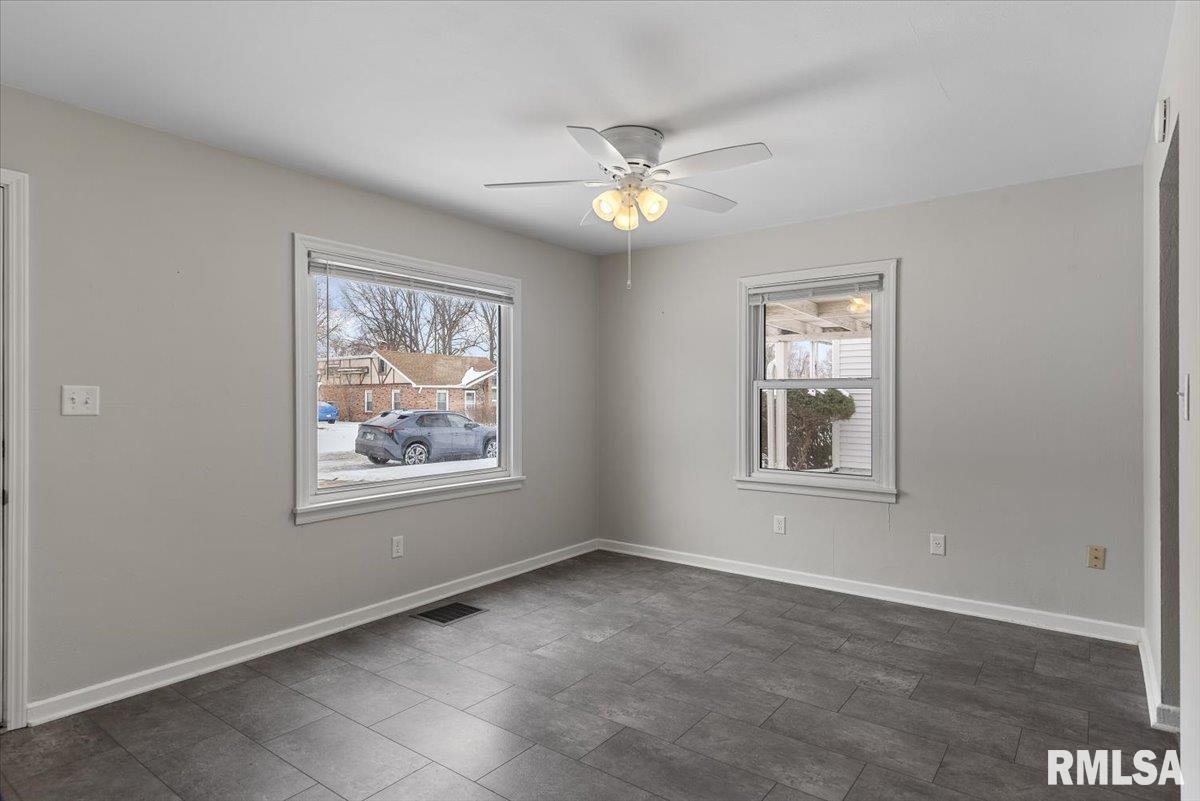 3012 Louise Lane Springfield, IL 62702 - Photo 4 of 24