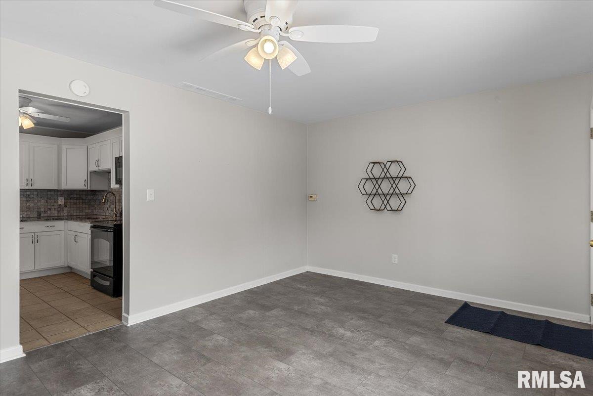 3012 Louise Lane Springfield, IL 62702 - Photo 6 of 24