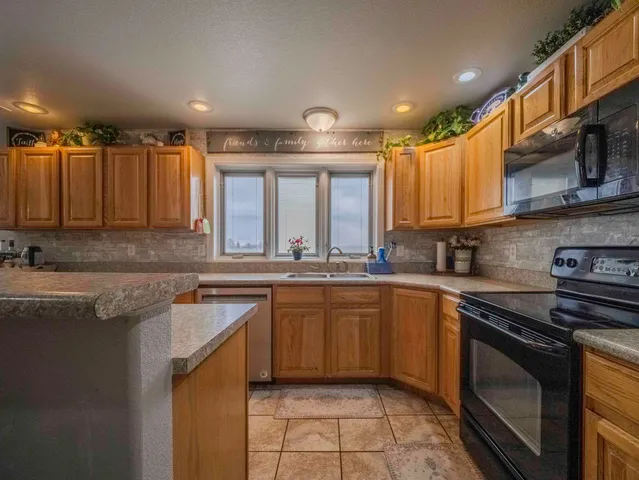 $745,900 | 61 Jefferson Road, Wheatland, WY 82201