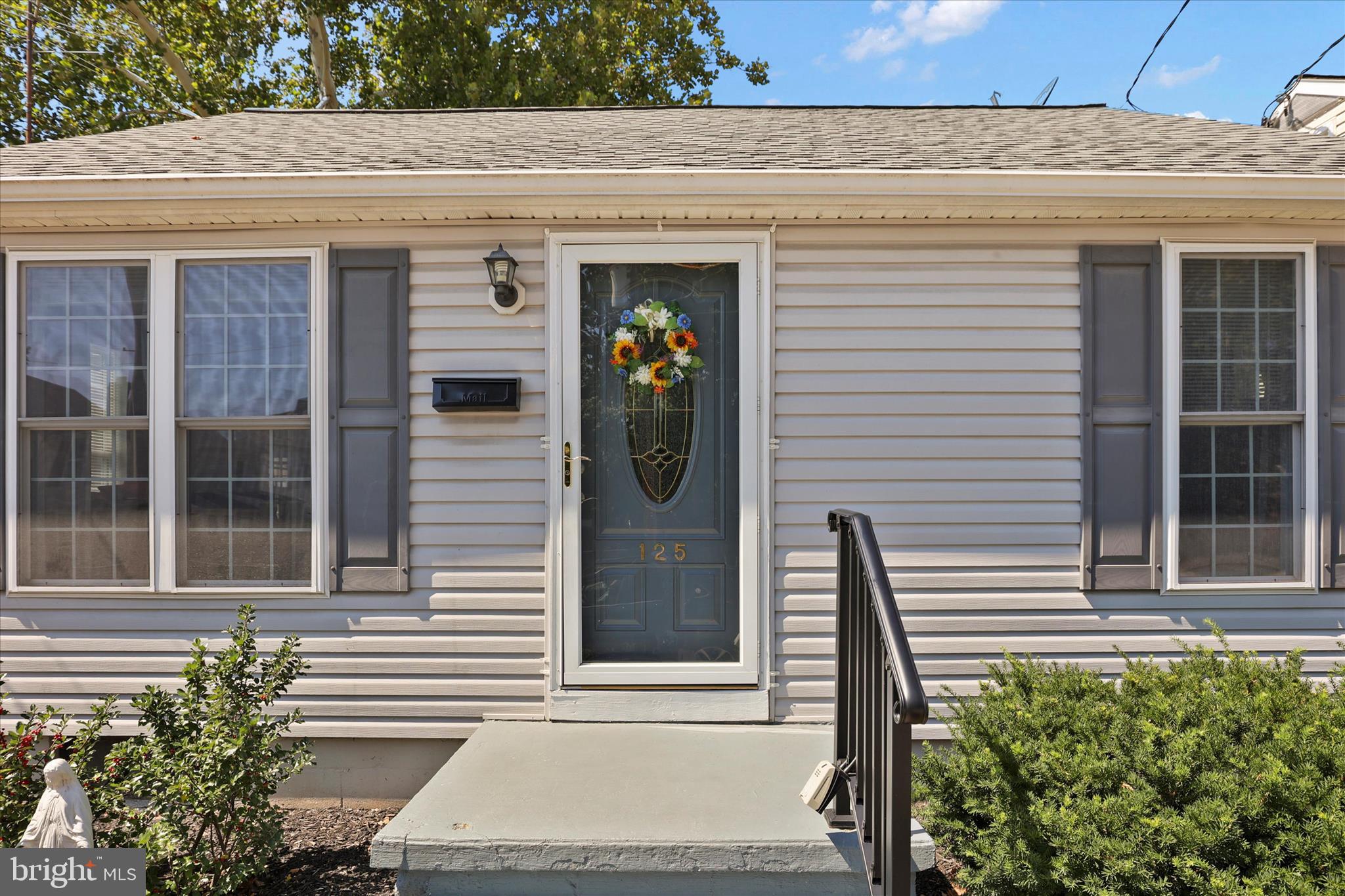 125 John Street Hanover, PA 17331 - Photo 5 of 33 Front Entry