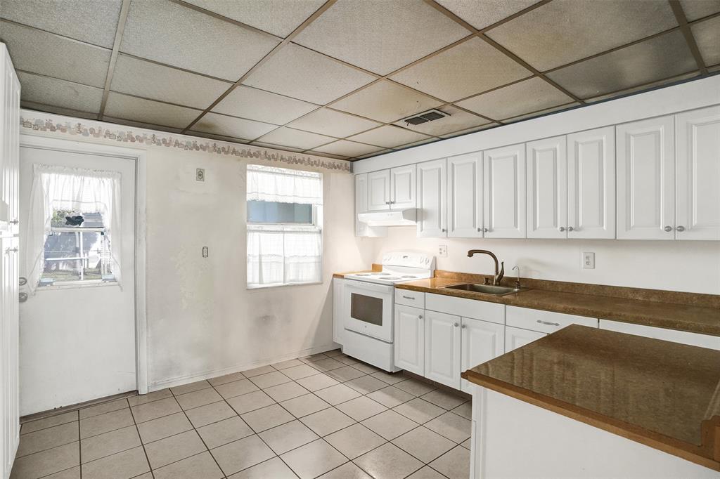 632 Southwest 8th Street Hallandale Beach, FL 33009 - Photo 11 of 67