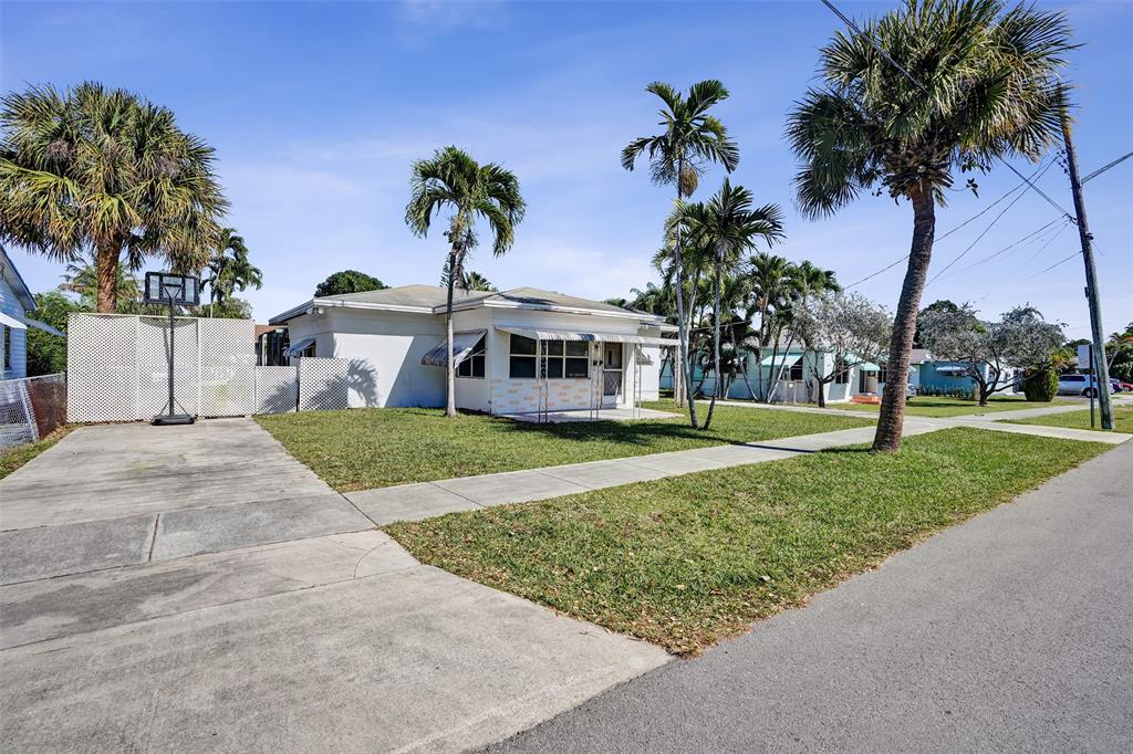 632 Southwest 8th Street Hallandale Beach, FL 33009 - Photo 2 of 67