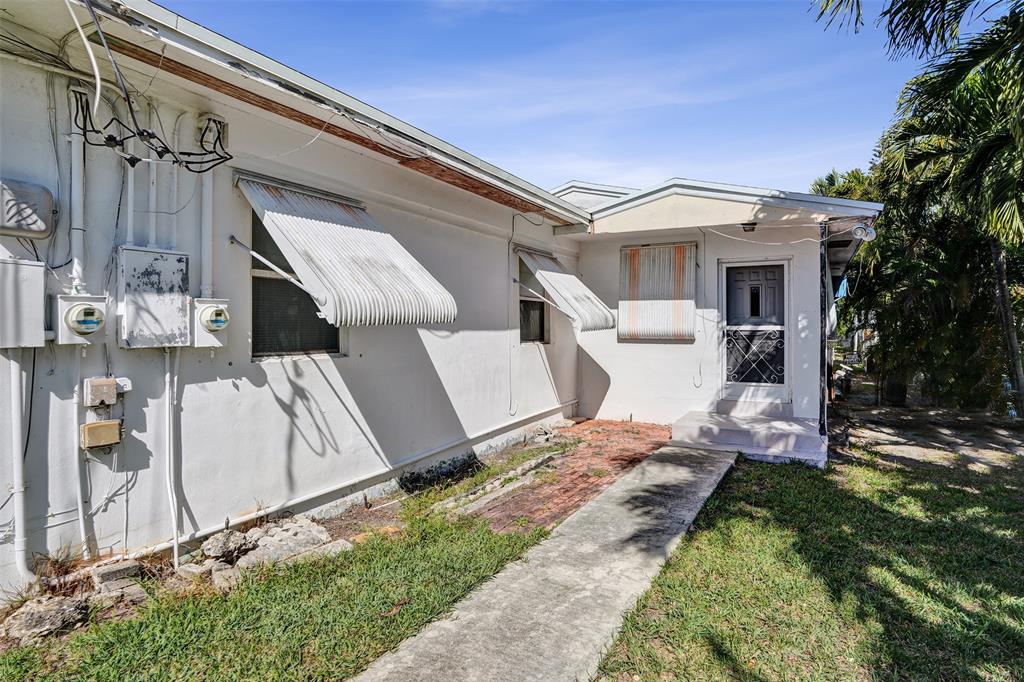 632 Southwest 8th Street Hallandale Beach, FL 33009 - Photo 4 of 67