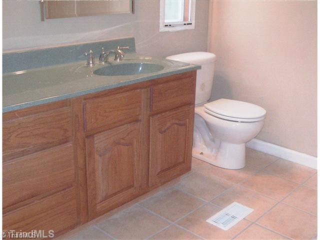 4010 Shoals Road East Bend, NC 27018 - Photo 7 of 9 Master Bath/Spa.