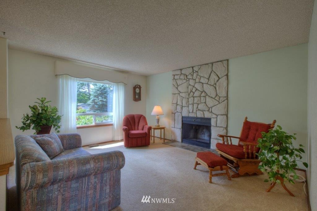 17640 152nd Place Southeast Renton, WA 98058 - Photo 5 of 23 Gallery Image 5