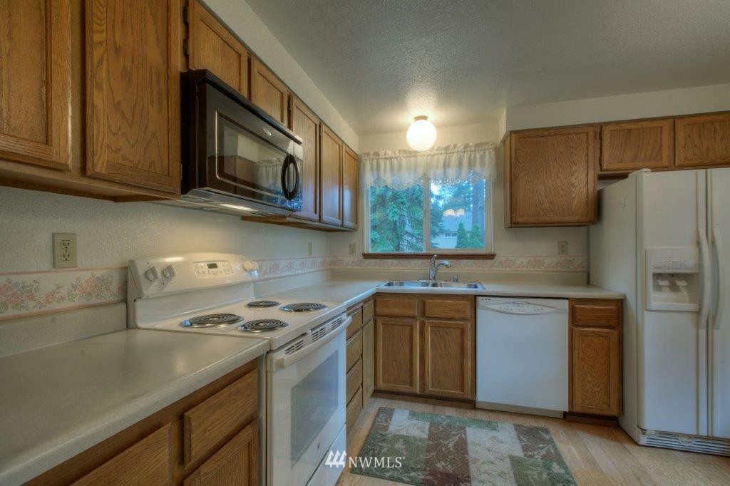 17640 152nd Place Southeast Renton, WA 98058 - Photo 6 of 23 Gallery Image 6