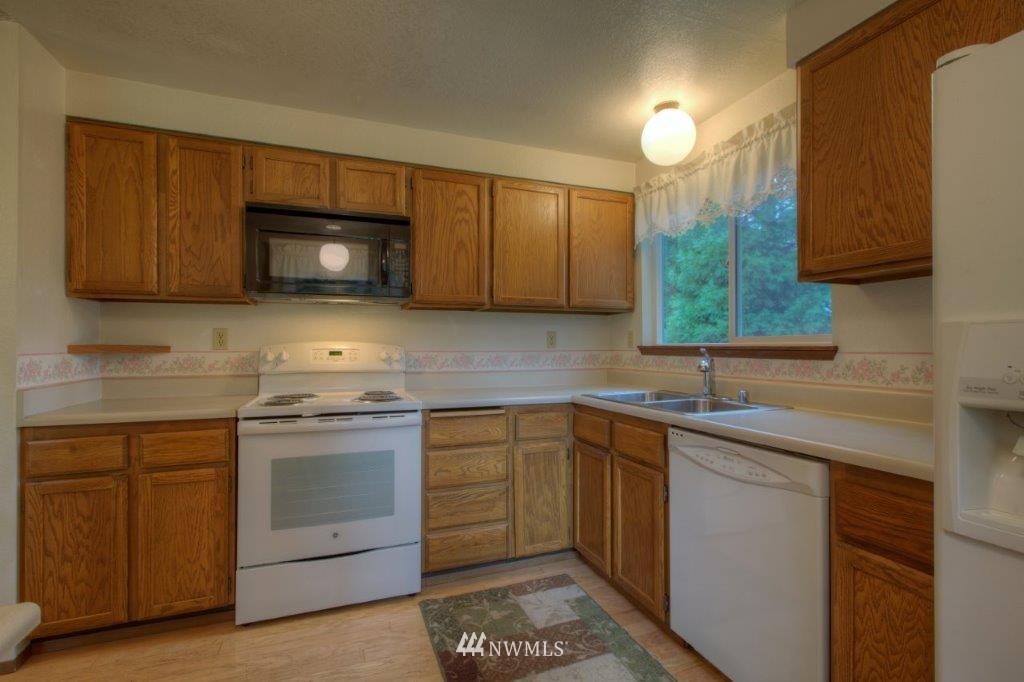 17640 152nd Place Southeast Renton, WA 98058 - Photo 7 of 23 Gallery Image 7
