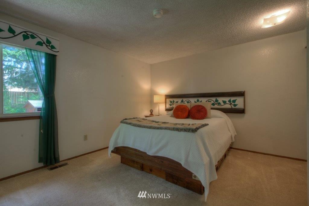 17640 152nd Place Southeast Renton, WA 98058 - Photo 9 of 23 Gallery Image 9