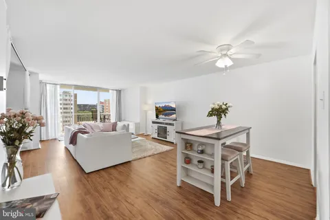 $257,900 | 3001 Veazey Terrace Northwest, Unit 1324, Washington, DC 20008