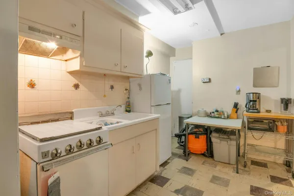 $575,000 | 3005 Bronxwood Avenue | Olinville