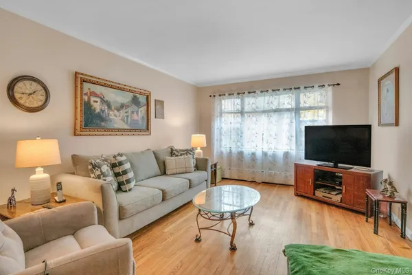 $575,000 | 3005 Bronxwood Avenue | Olinville