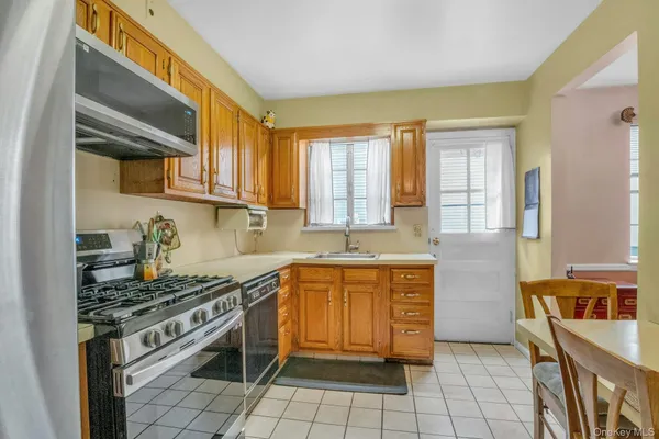 $575,000 | 3005 Bronxwood Avenue | Olinville