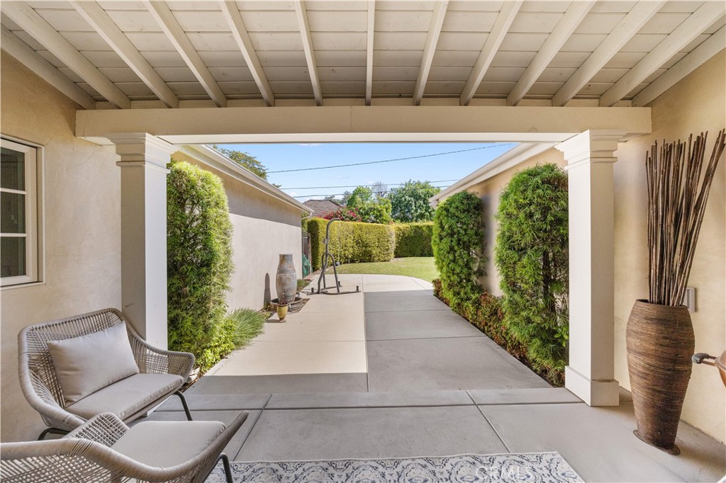 1486 Wembley Road San Marino, CA 91108 - Photo 17 of 34