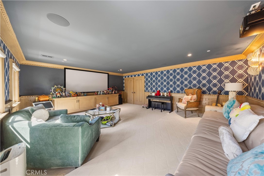 1486 Wembley Road San Marino, CA 91108 - Photo 8 of 34