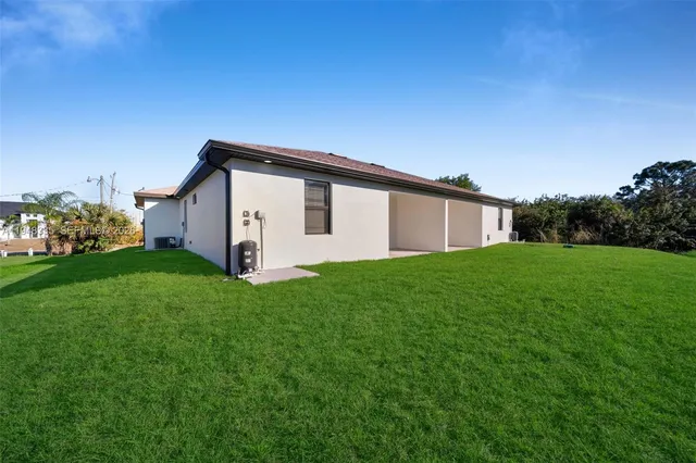 $2,000 | 328 Gordon Avenue South, Unit 328, Lehigh Acres, FL 33973