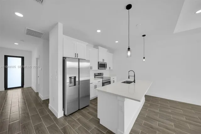 $2,000 | 328 Gordon Avenue South, Unit 328, Lehigh Acres, FL 33973