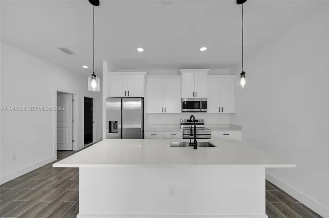 $2,000 | 328 Gordon Avenue South, Unit 328, Lehigh Acres, FL 33973