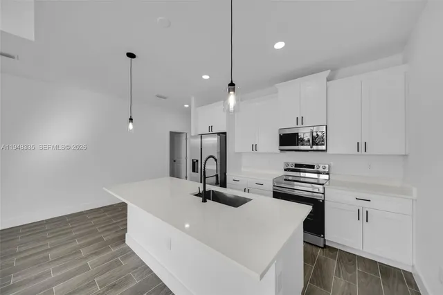 $2,000 | 328 Gordon Avenue South, Unit 328, Lehigh Acres, FL 33973