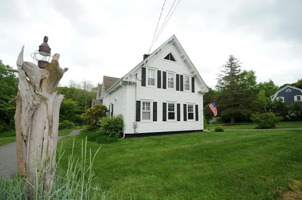 $2,600 | 56 Cliff Street, Unit 2, Plymouth, MA 02360