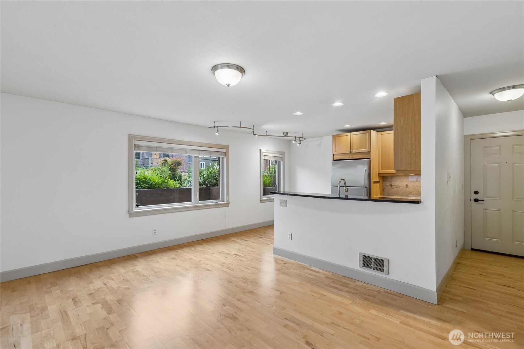 102 Galer Street, Unit 102 Seattle, WA 98109 - Photo 5 of 13