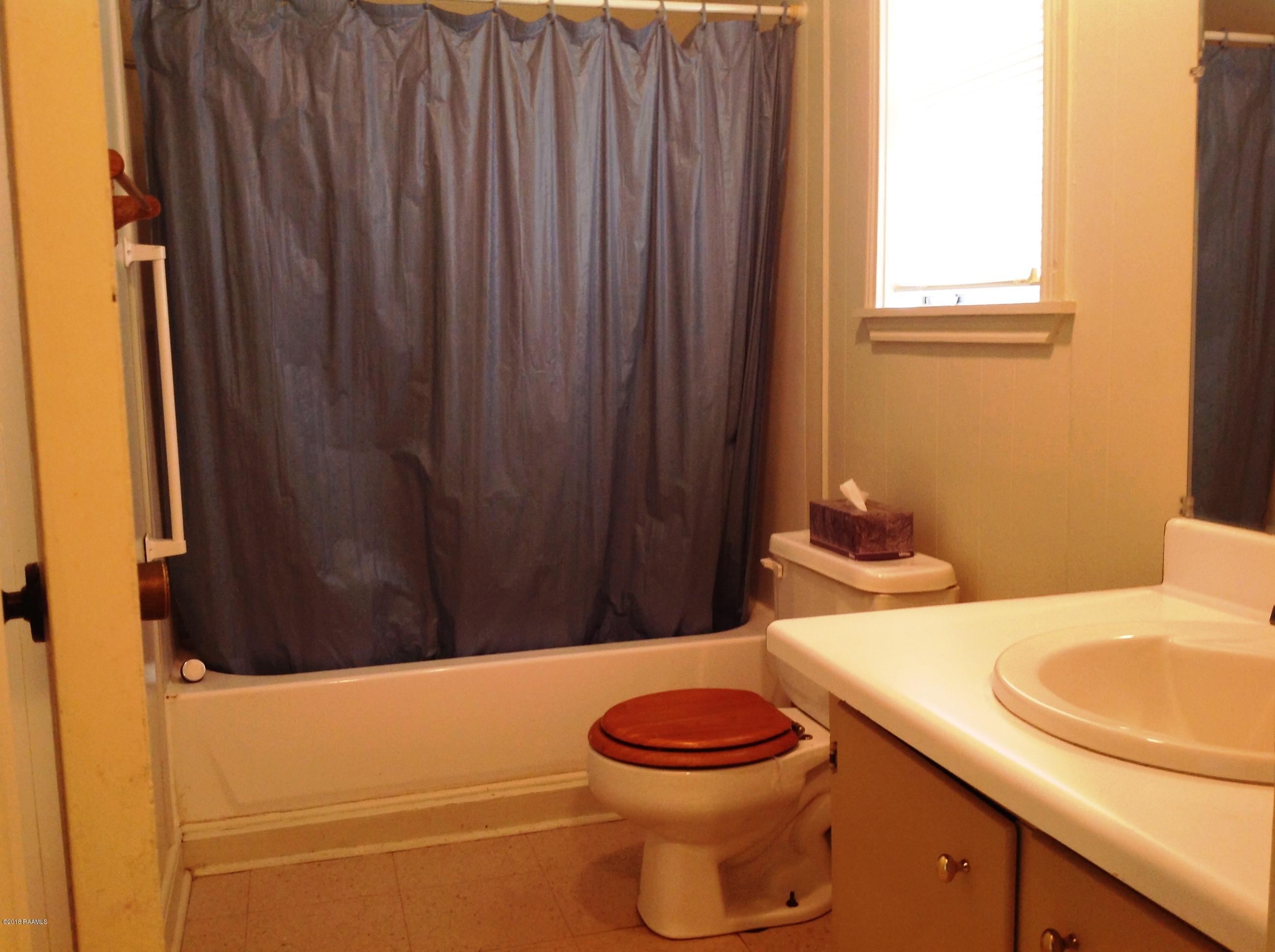 706 Picard Road, Unit 3 AND 4 Lafayette, LA 70508 - Photo 12 of 14 Bathroom