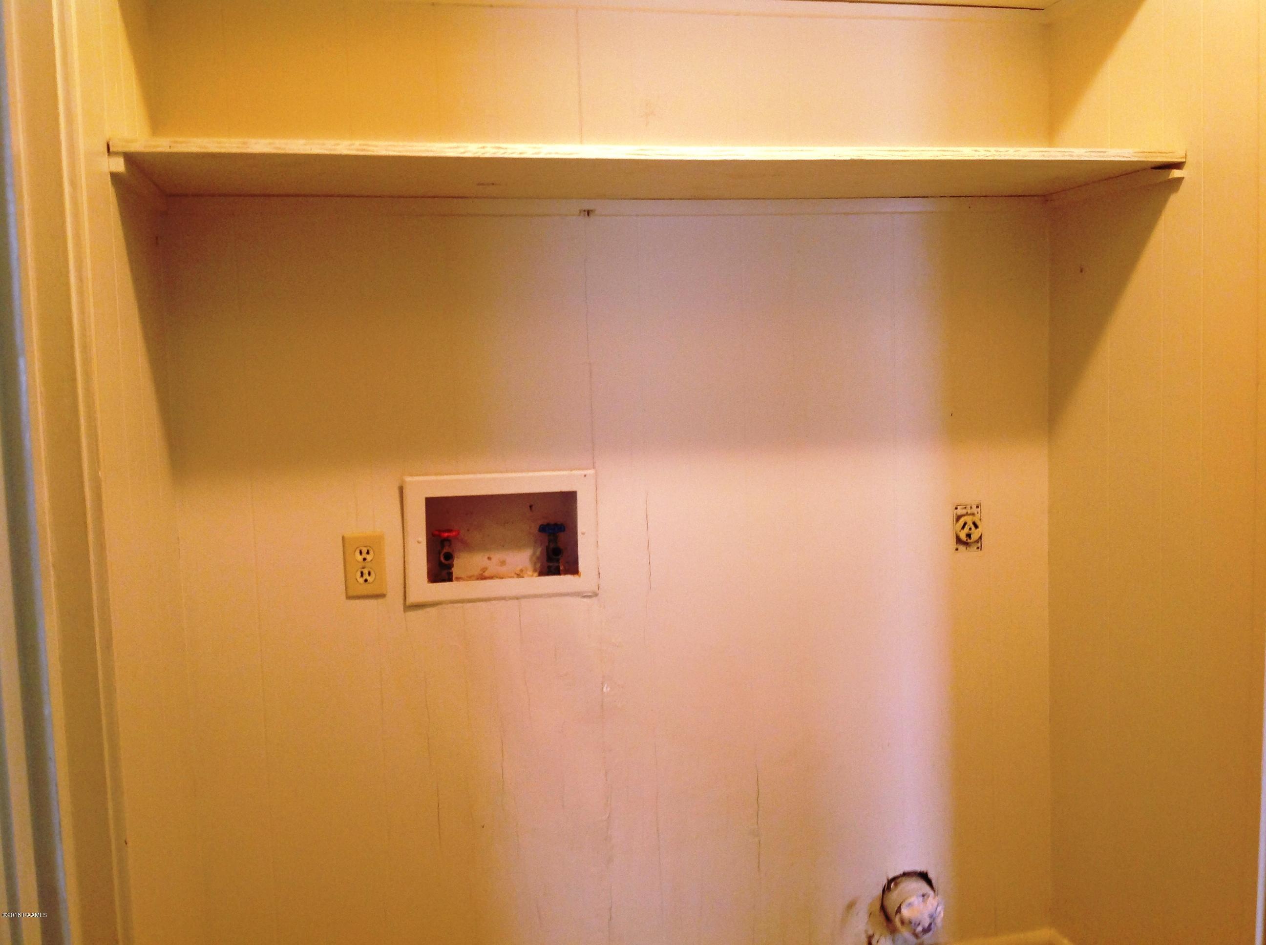 706 Picard Road, Unit 3 AND 4 Lafayette, LA 70508 - Photo 9 of 14 Washer and dryer connections