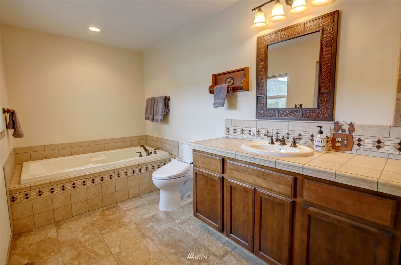 196 Pharr Road Riverside, WA 98849 - Photo 22 of 40 a bathroom with a bathtub sink vanity mirror and toilet