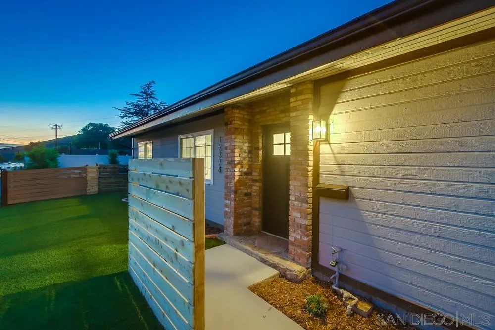 12378 Wade Way El Cajon, CA 92021 - Photo 5 of 48