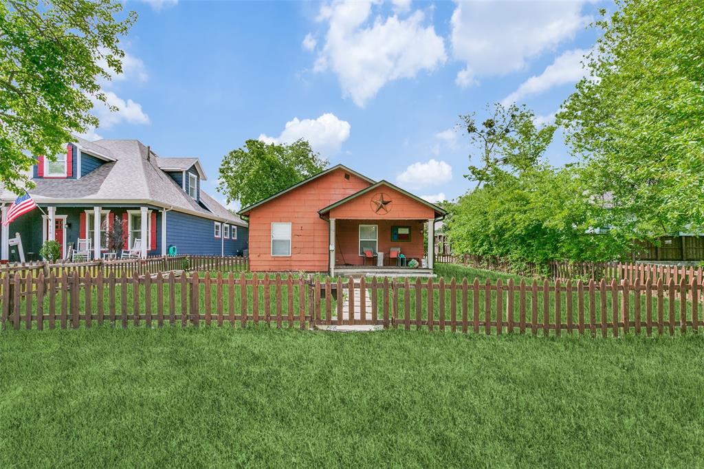 612 East Wall Street Grapevine, TX 76051 - Photo 3 of 33