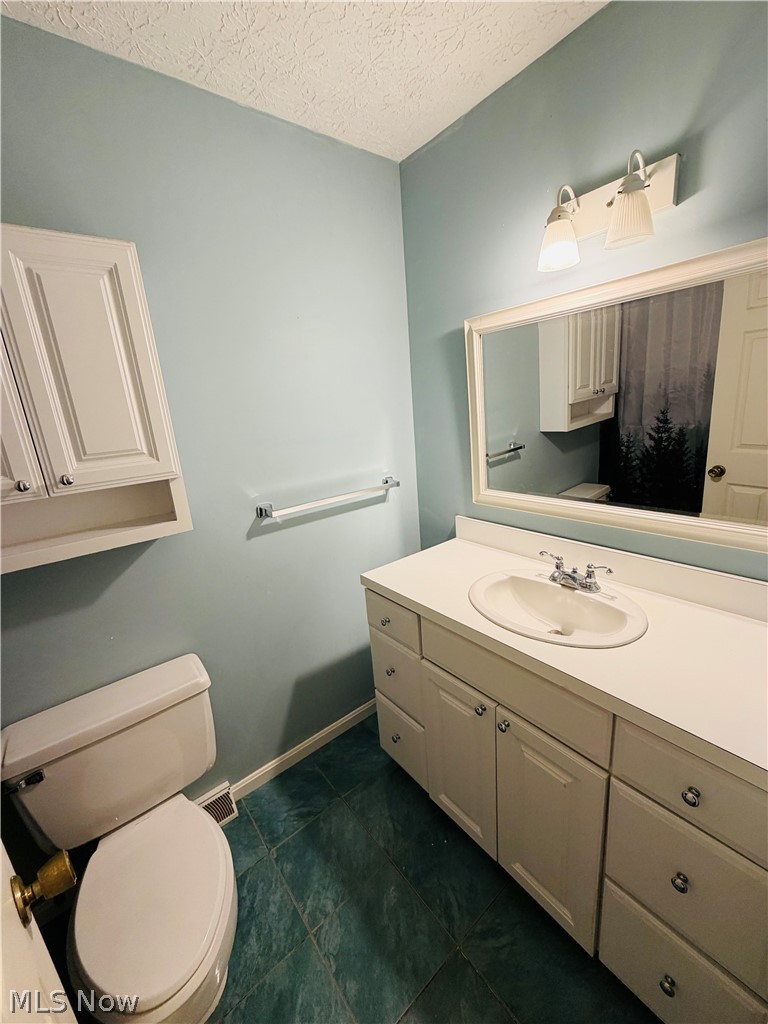 5770 Chapel Road Madison, OH 44057 - Photo 35 of 42 Upstairs Full
Bathroom