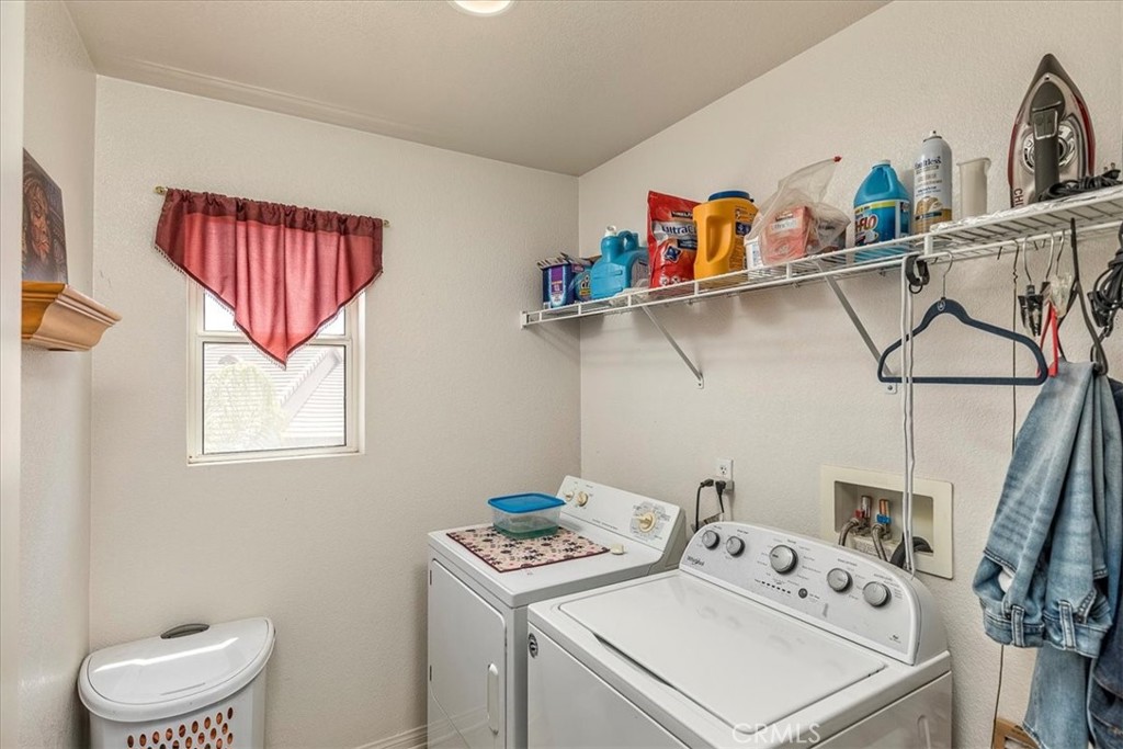 28984 Escalante Road Menifee, CA 92587 - Photo 24 of 40 Upstairs laundry