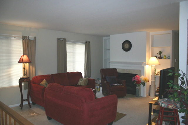 2242 Colorado Avenue, Unit 4 Elgin, IL 60123 - Photo 3 of 9