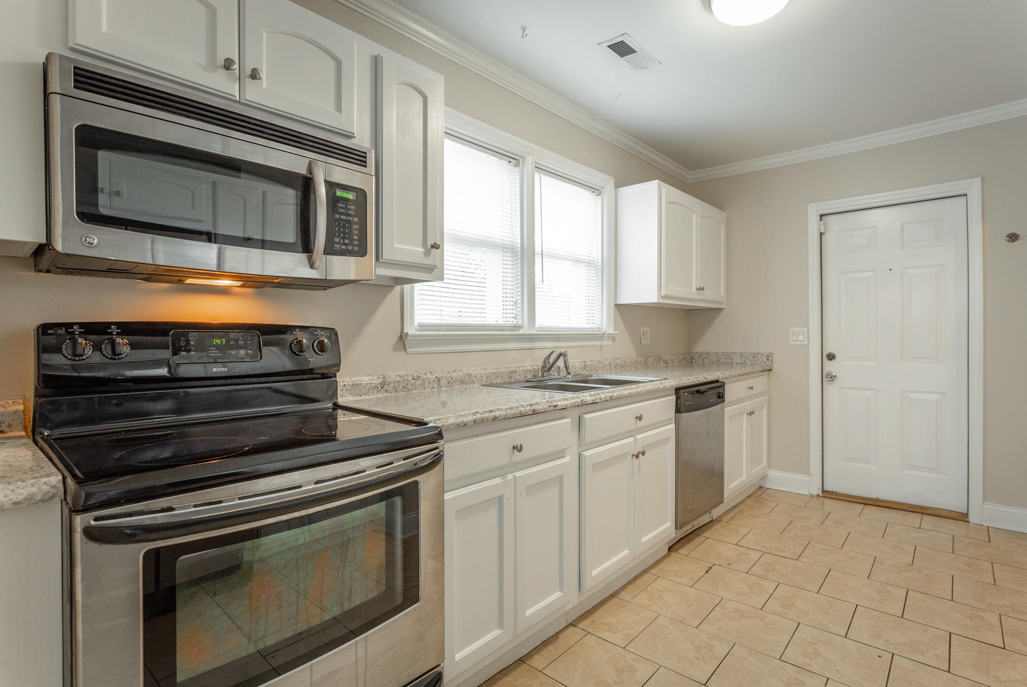 1332 Wilson Road Rossville, GA 30741 - Photo 2 of 21 Updated Kitchen