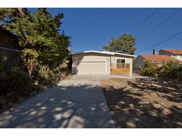 265 Kent Road Pacifica, CA 94044 - Photo 18 of 23 a view of a backyard of the house