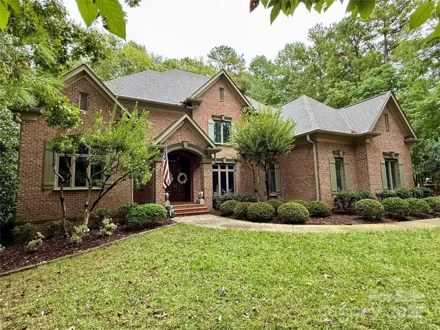 $1,975,000 | 7009 Willow Trace Lane, Matthews, NC 28104