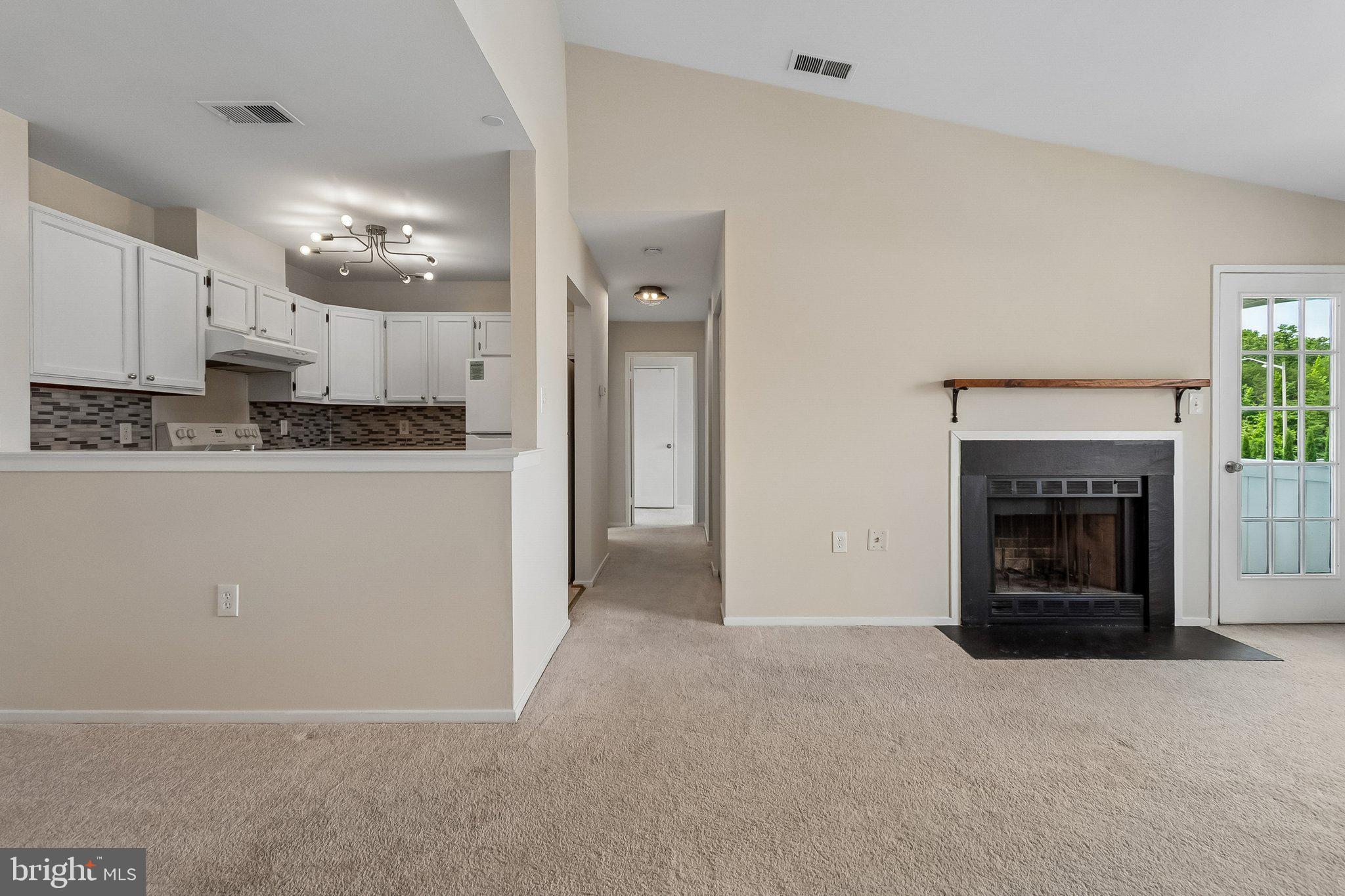 7822 Harrowgate Circle, Unit D Springfield, VA 22152 - Photo 6 of 28 Entry view open design