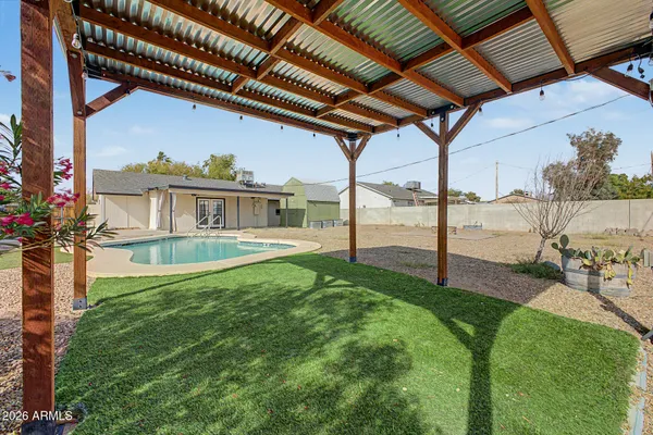 a view of a house with a backyard