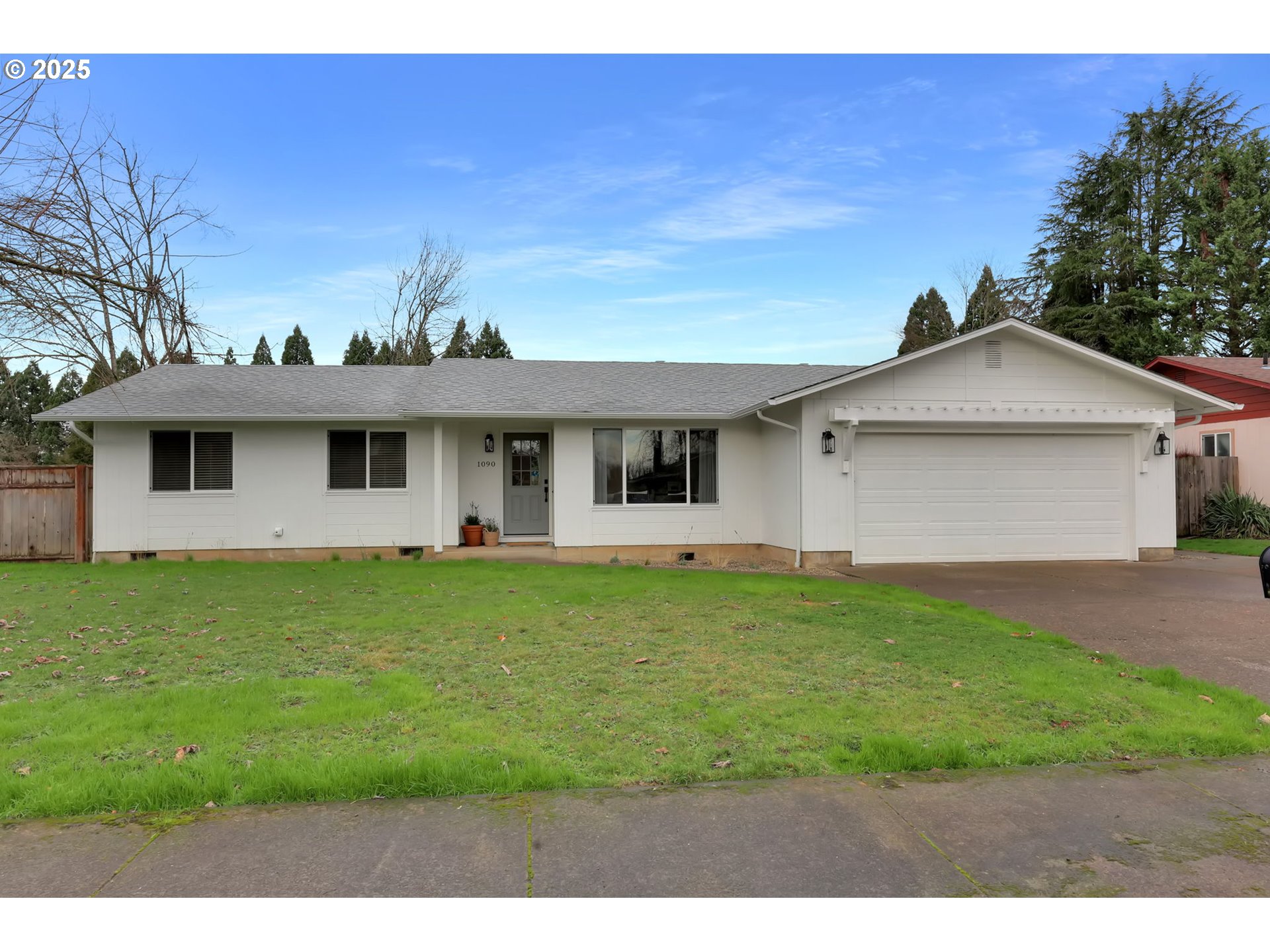 1090 Dixie Drive Springfield, OR 97478 - Photo 1 of 48 a front view of a house with a garden