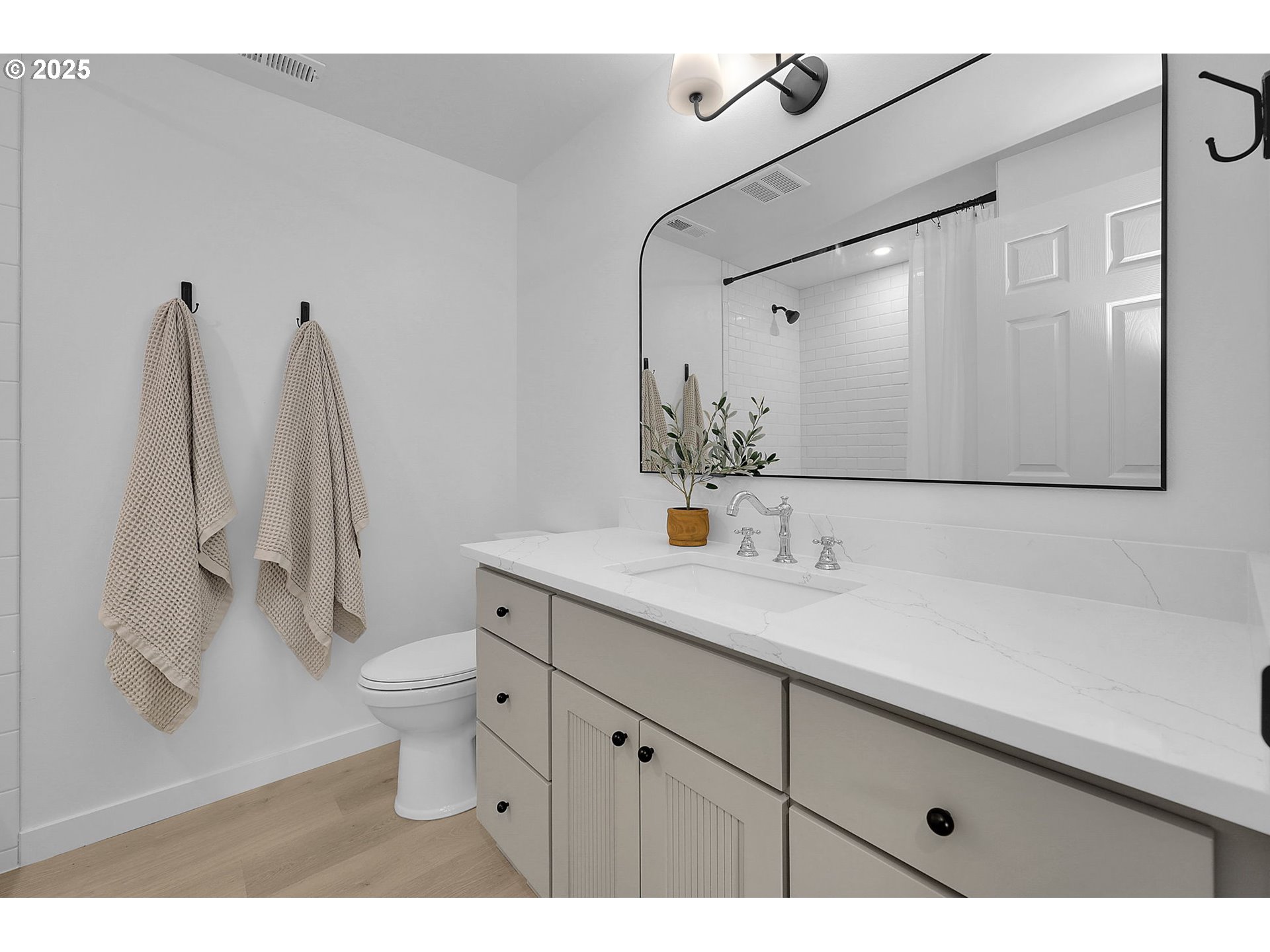 1090 Dixie Drive Springfield, OR 97478 - Photo 25 of 48 a bathroom with a sink a toilet and a mirror